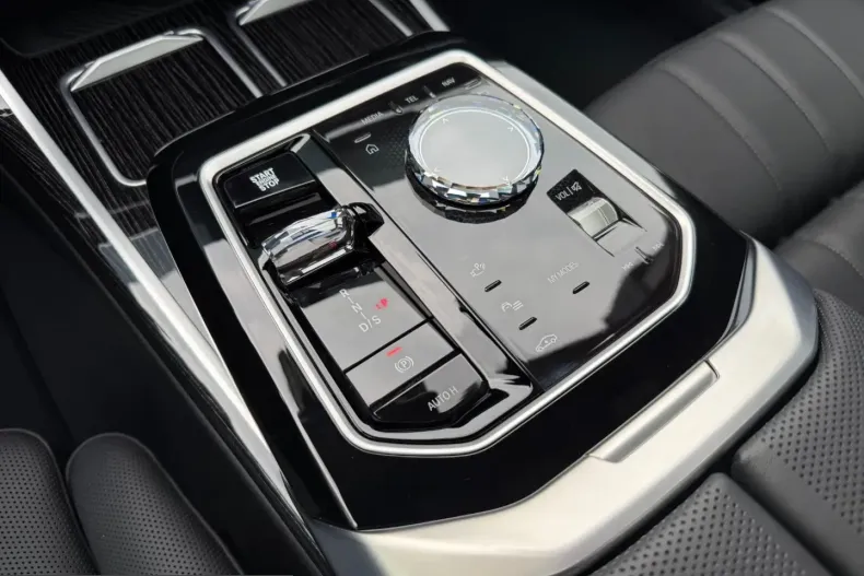 BMW 740 (Seria 7) din 2025 cu 2.000 km - oferta BMW209919 - foto 25