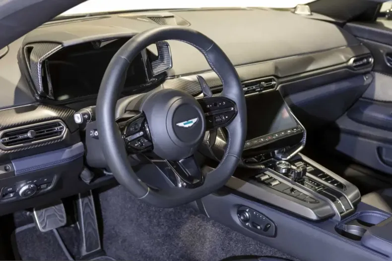 Aston Martin Vanquish din 2025 cu 10.600 km - oferta AST209920 - foto 3