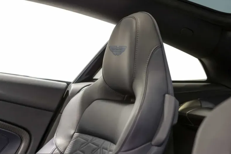 Aston Martin Vanquish din 2025 cu 10.600 km - oferta AST209920 - foto 4