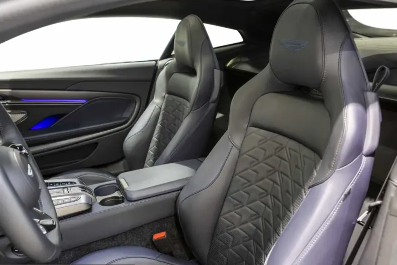 Aston Martin Vanquish din 2025 cu 10.600 km - oferta AST209920 - foto 21