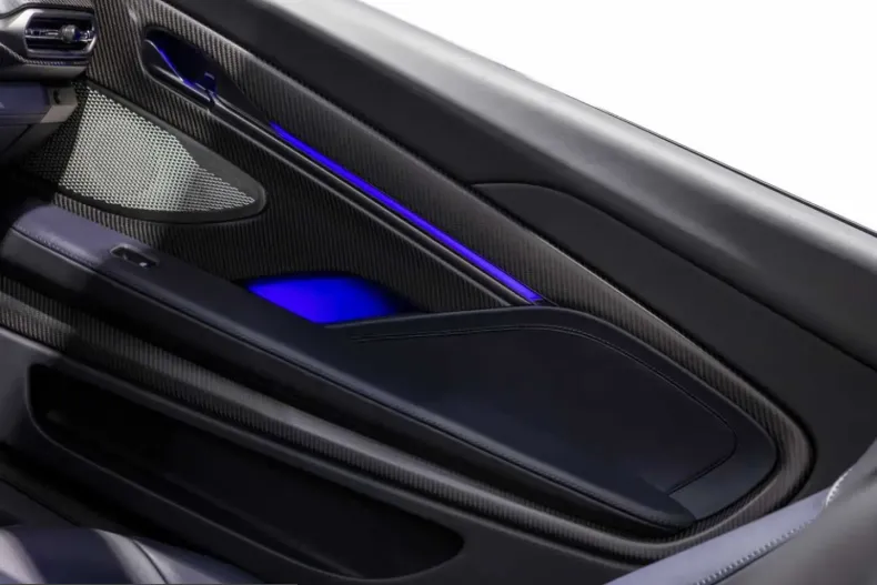 Aston Martin Vanquish din 2025 cu 10.600 km - oferta AST209920 - foto 23