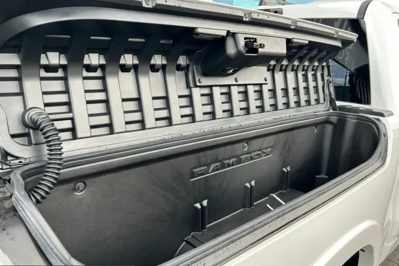 Dodge RAM din 2025 cu 28.000 km - oferta DOD209925 - foto 9