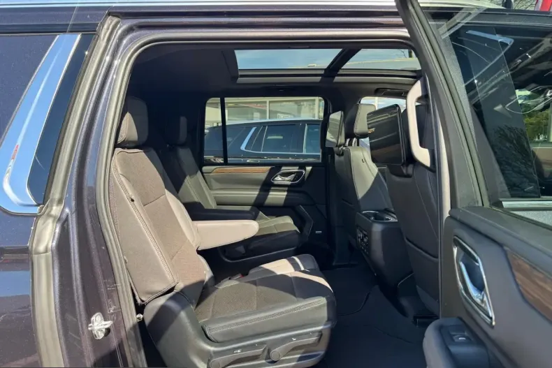 Chevrolet Suburban din 2024 cu 26.632 km - oferta CHE209937 - foto 19