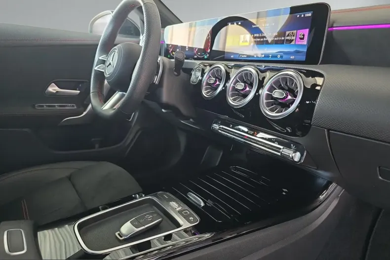 Mercedes-Benz CLA 200 (Clasa CLA) din 2025 cu 7.800 km - oferta MER209957 - foto 11