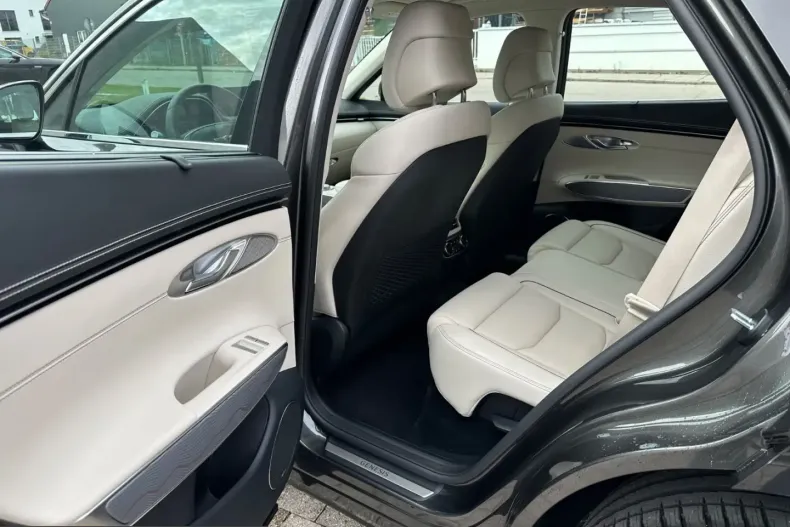 Genesis GV70 din 2025 cu 1.750 km - oferta GEN209973 - foto 12