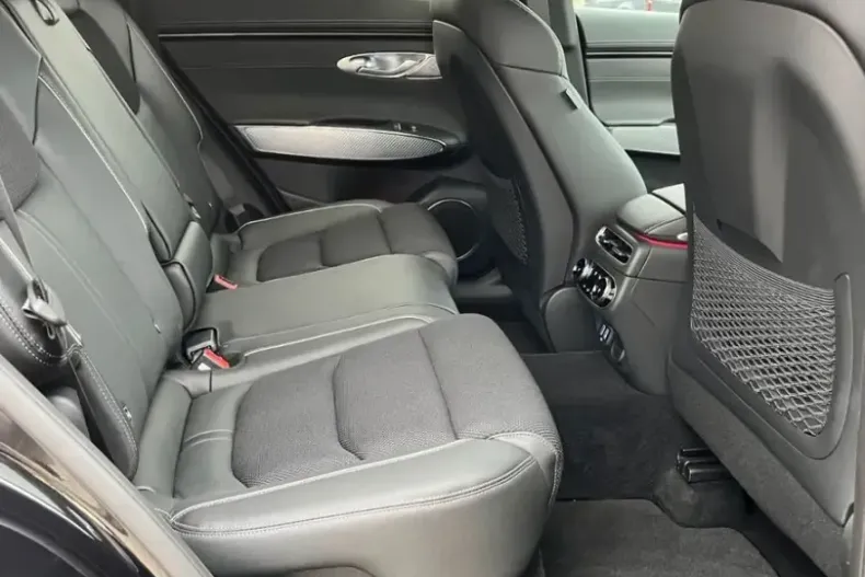 Genesis GV70 din 2025 cu 2.750 km - oferta GEN209974 - foto 12
