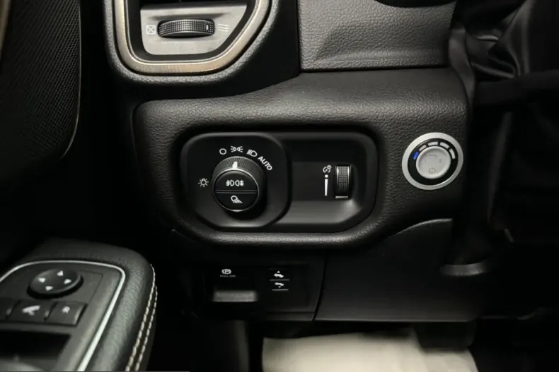 Dodge RAM din 2024 cu 23.151 km - oferta DOD209982 - foto 50