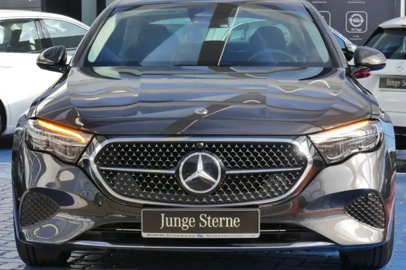 Mercedes-Benz E 200 (Clasa E) din 2024 cu 3.342 km - oferta MER210002 - foto 1