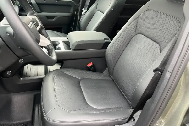 Land Rover Defender din 2025 cu 32.568 km - oferta LAN210023 - foto 9