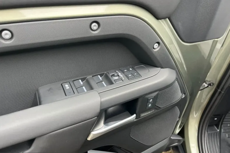 Land Rover Defender din 2025 cu 32.568 km - oferta LAN210023 - foto 18