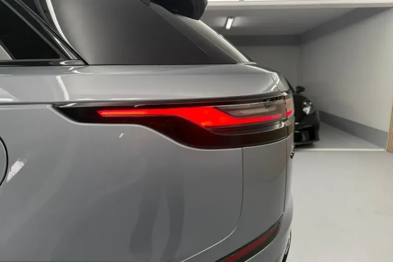 Land Rover Range Rover Velar din 2025 cu 14.206 km - oferta LAN210026 - foto 12