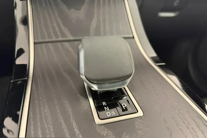 Land Rover Range Rover Velar din 2025 cu 14.206 km - oferta LAN210026 - foto 21