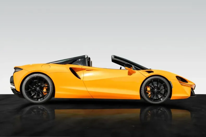 McLaren Artura din 2024 cu 12.400 km - oferta MCL210047 - foto 3