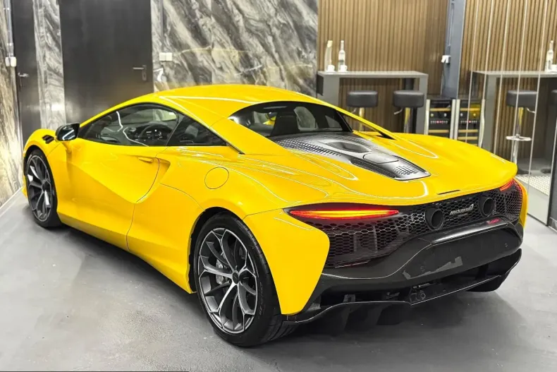 McLaren Artura din 2024 cu 2.000 km - oferta MCL210048 - foto 4