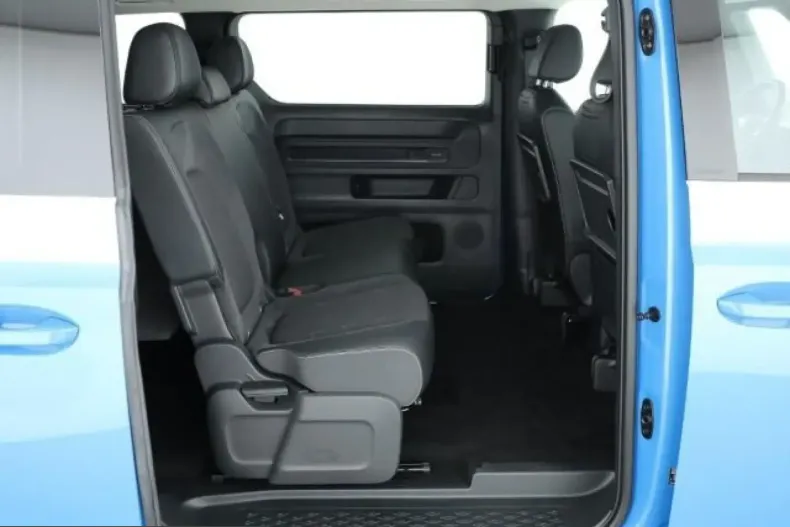 Volkswagen ID. Buzz din 2025 cu 10.832 km - oferta VOL210049 - foto 9