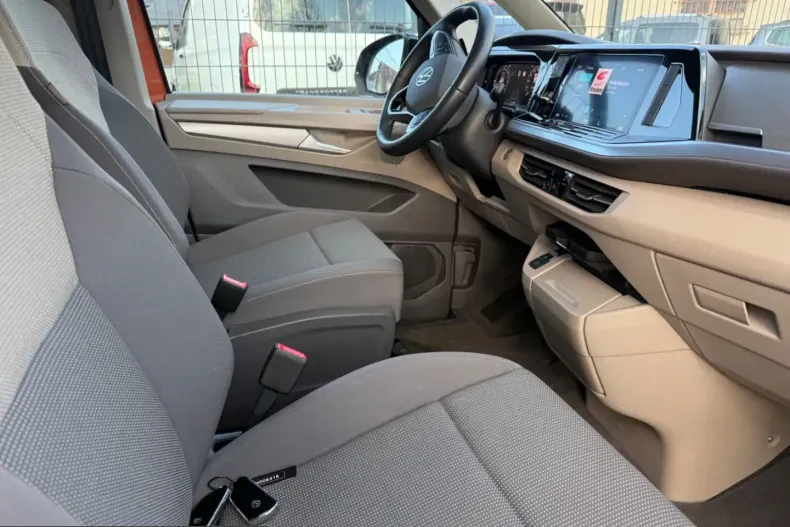 Volkswagen T7 Multivan din 2024 cu 32.000 km - oferta VOL210051 - foto 3