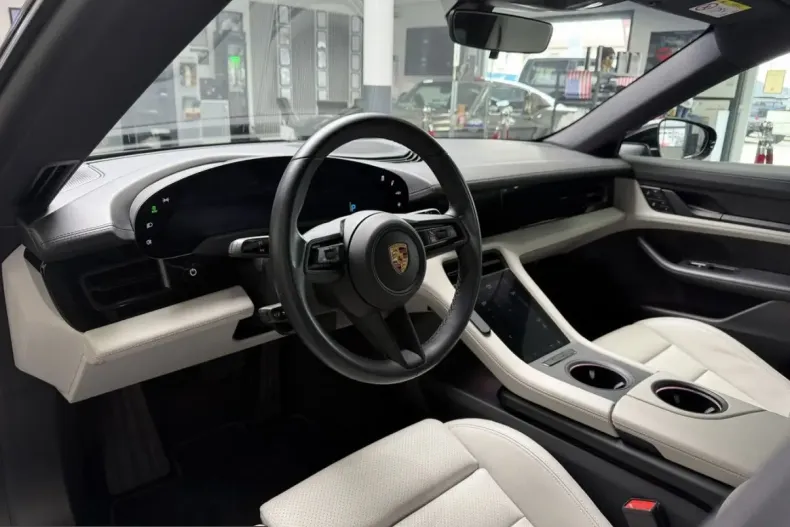 Porsche Taycan din 2022 cu 44.900 km - oferta POR210072 - foto 2
