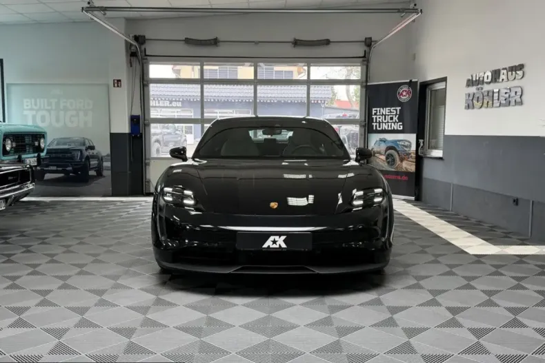 Porsche Taycan din 2022 cu 44.900 km - oferta POR210072 - foto 3