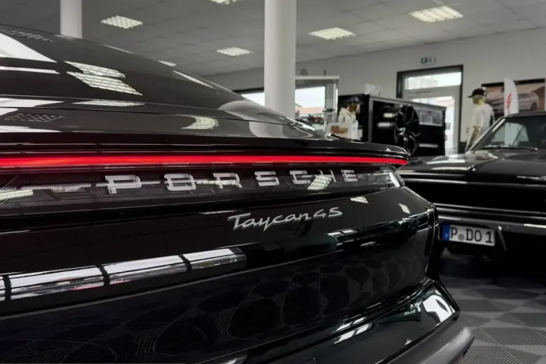 Porsche Taycan din 2022 cu 44.900 km - oferta POR210072 - foto 10