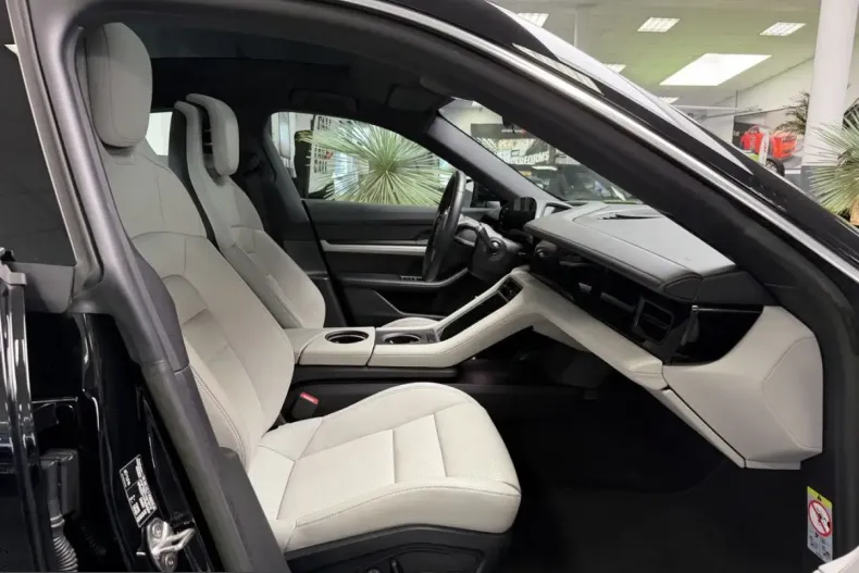 Porsche Taycan din 2022 cu 44.900 km - oferta POR210072 - foto 17