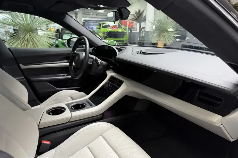 Porsche Taycan din 2022 cu 44.900 km - oferta POR210072 - foto 19