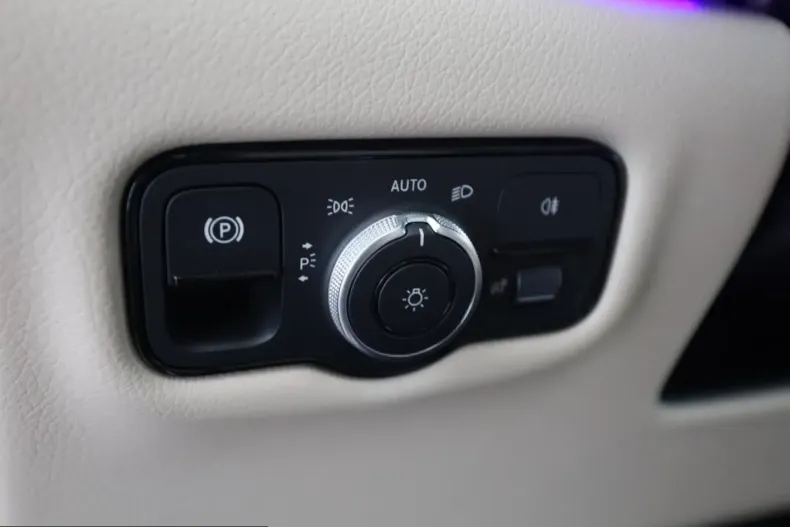 Mercedes-Benz V 300 (Clasa V) din 2025 cu 15.100 km - oferta MER210079 - foto 16