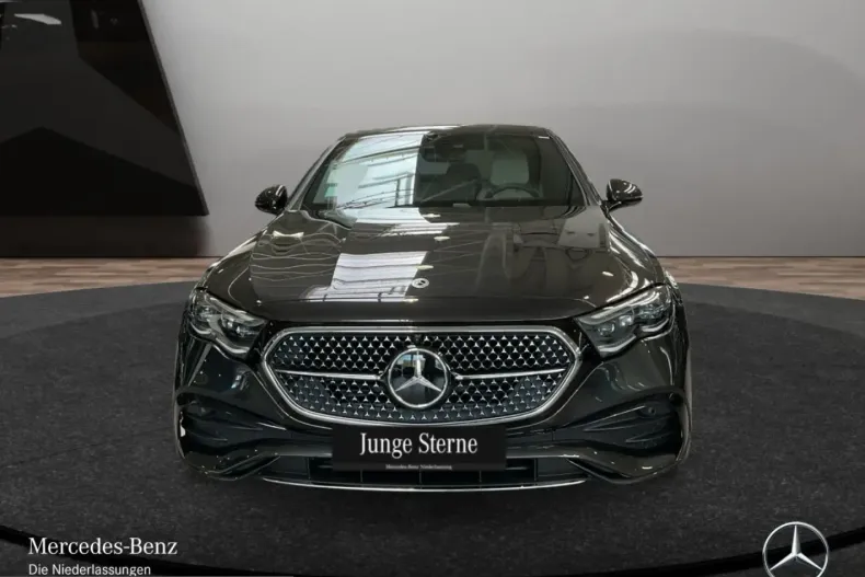 Mercedes-Benz E 300 (Clasa E) din 2025 cu 18.632 km - oferta MER210081 - foto 2