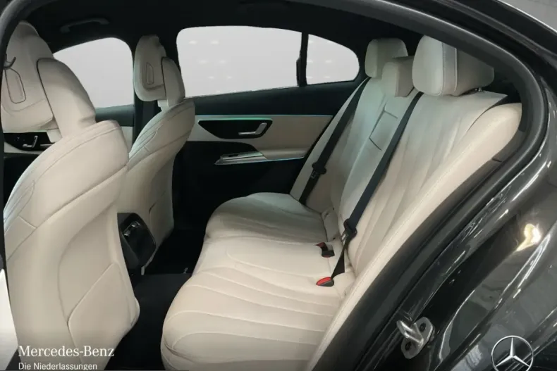 Mercedes-Benz E 300 (Clasa E) din 2025 cu 18.632 km - oferta MER210081 - foto 9
