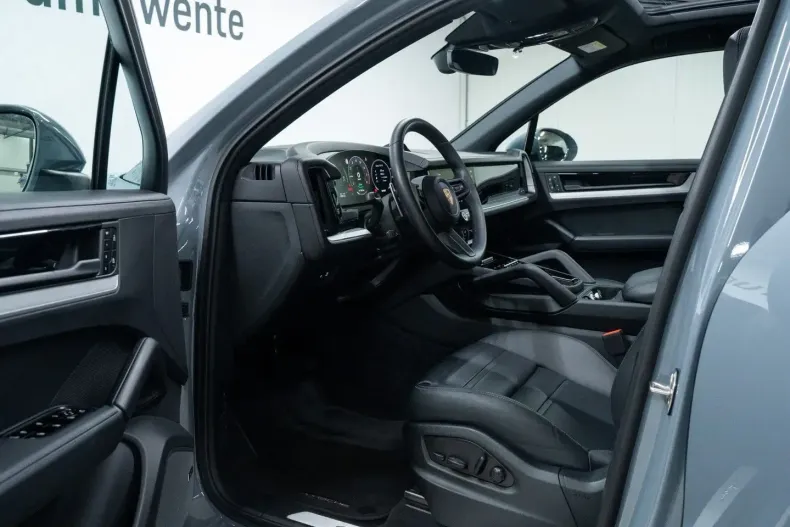 Porsche Cayenne din 2024 cu 23.425 km - oferta POR210088 - foto 25