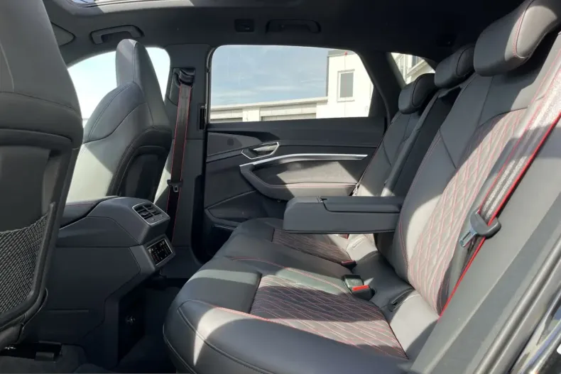 Audi Q8 din 2024 cu 15.618 km - oferta AUD210101 - foto 14