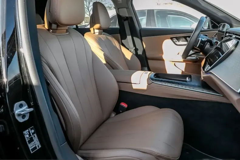 Mercedes-Benz E 300 (Clasa E) din 2025 cu 13.879 km - oferta MER210112 - foto 5