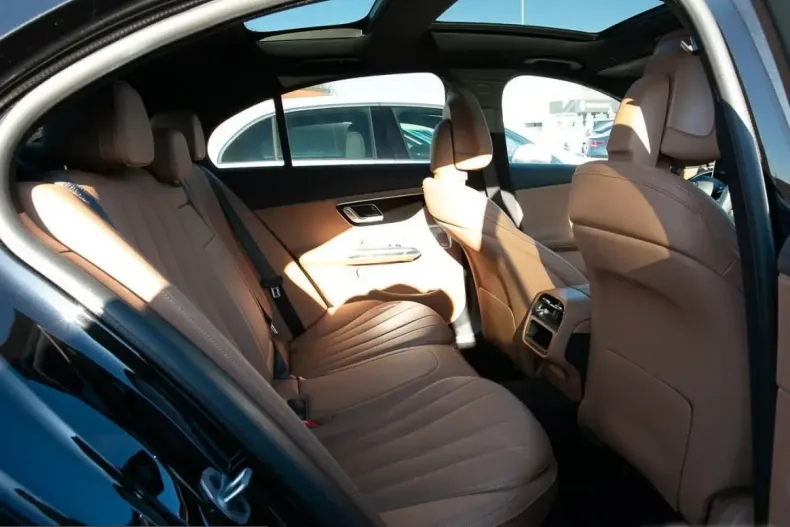 Mercedes-Benz E 300 (Clasa E) din 2025 cu 13.879 km - oferta MER210112 - foto 6