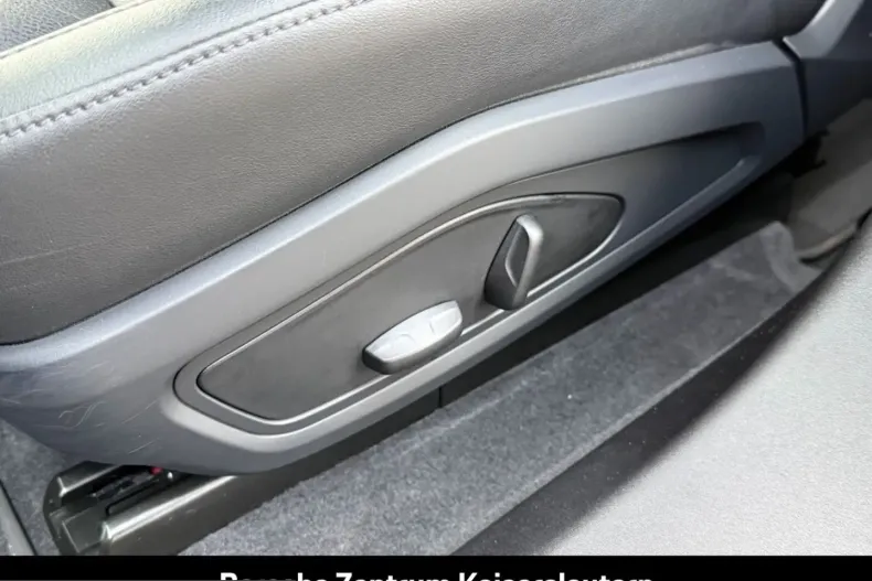 Porsche Taycan din 2022 cu 47.600 km - oferta POR210115 - foto 24