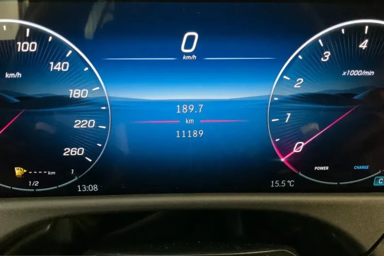 Mercedes-Benz E 200 (Clasa E) din 2025 cu 11.280 km - oferta MER210124 - foto 9