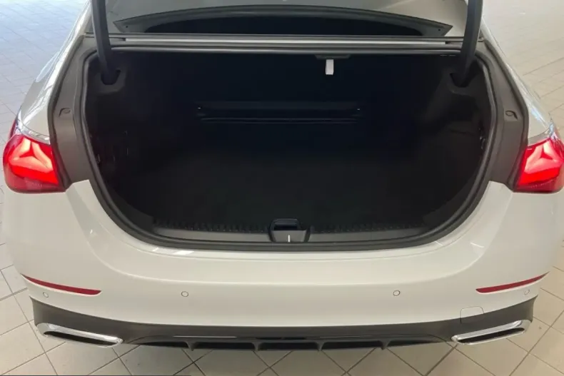Mercedes-Benz E 200 (Clasa E) din 2025 cu 11.194 km - oferta MER210129 - foto 17