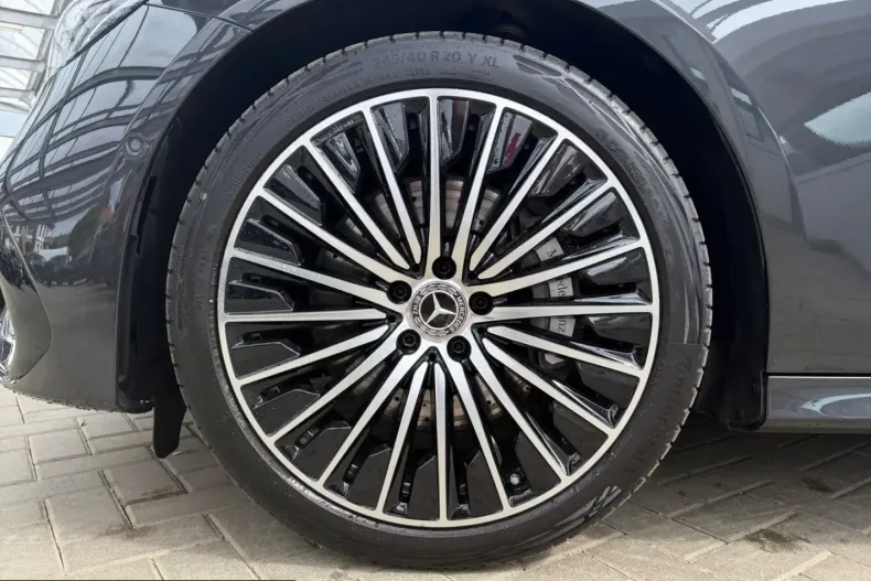 Mercedes-Benz E 200 (Clasa E) din 2024 cu 12.749 km - oferta MER210132 - foto 6