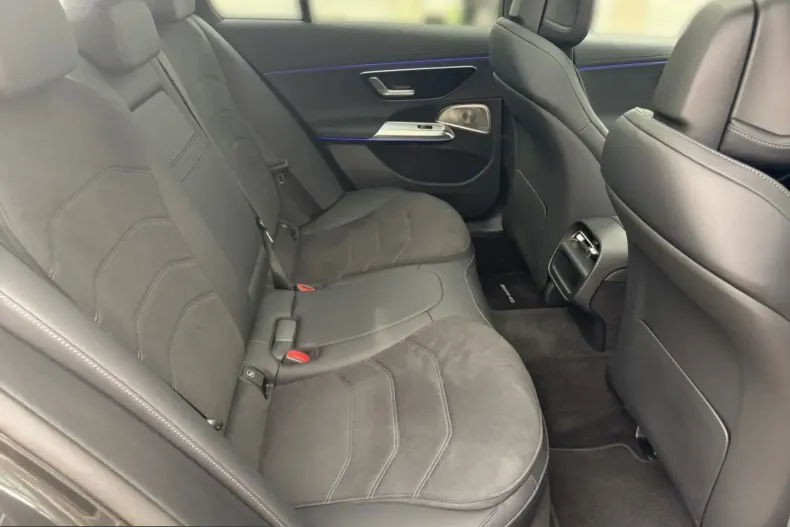 Mercedes-Benz E 200 (Clasa E) din 2024 cu 12.749 km - oferta MER210132 - foto 12