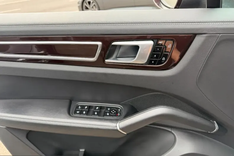 Porsche Cayenne din 2021 cu 71.008 km - oferta POR210153 - foto 14