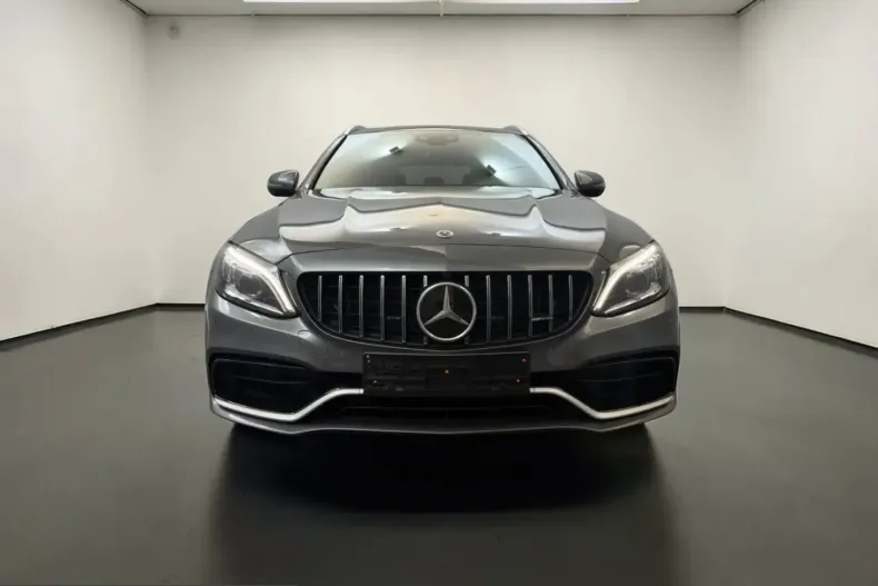 Mercedes-Benz C 63 AMG (Clasa C) din 2021 cu 25.000 km - oferta MER210211 - foto 1