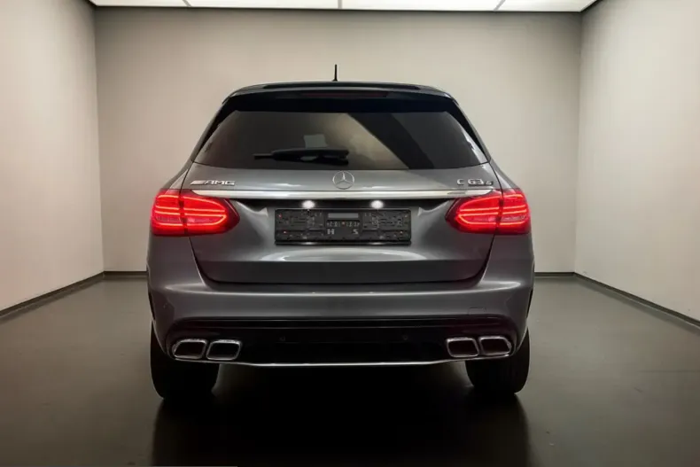 Mercedes-Benz C 63 AMG (Clasa C) din 2021 cu 25.000 km - oferta MER210211 - foto 2
