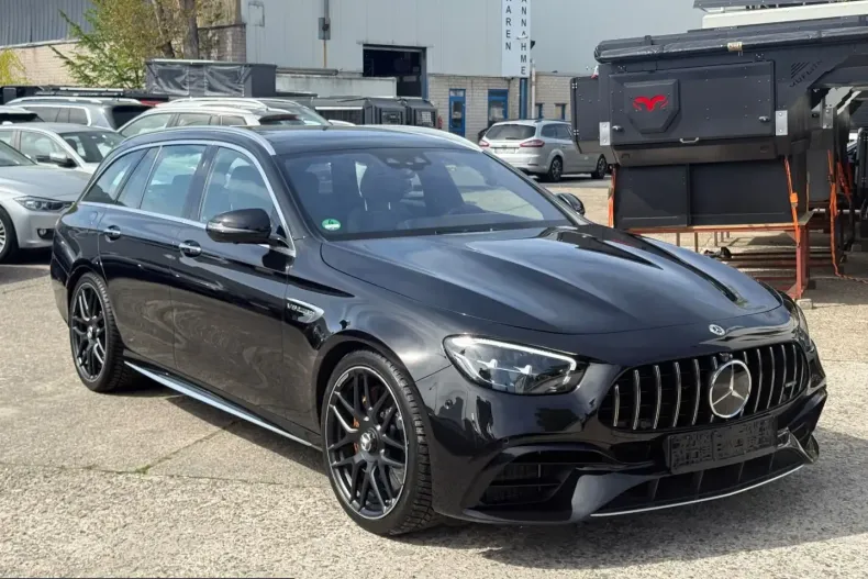 Mercedes-Benz E 63 AMG (Clasa E) din 2023 cu 30.000 km - oferta MER210233 - foto 4