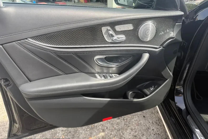 Mercedes-Benz E 63 AMG (Clasa E) din 2023 cu 30.000 km - oferta MER210233 - foto 11