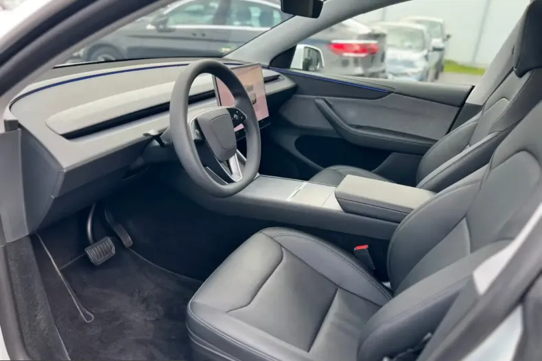 Tesla Model Y din 2025 cu 14.800 km - oferta TES210236 - foto 8