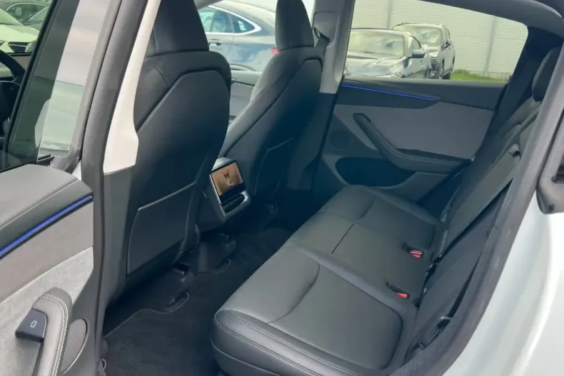 Tesla Model Y din 2025 cu 14.800 km - oferta TES210236 - foto 9