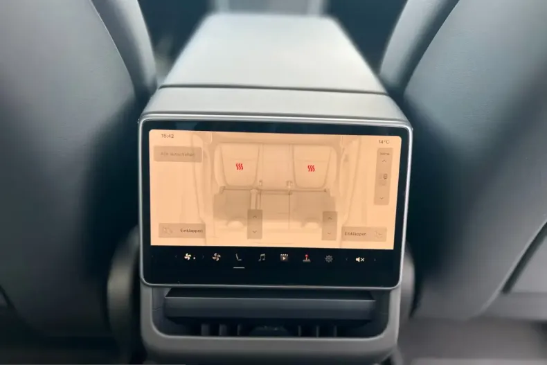 Tesla Model Y din 2025 cu 14.800 km - oferta TES210236 - foto 11