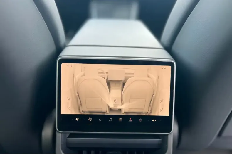 Tesla Model Y din 2025 cu 14.800 km - oferta TES210236 - foto 13
