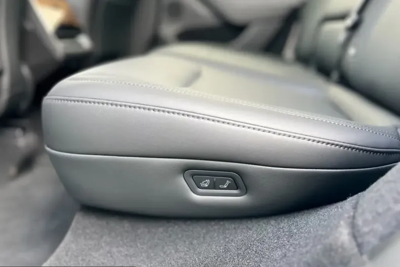 Tesla Model Y din 2025 cu 14.800 km - oferta TES210236 - foto 14
