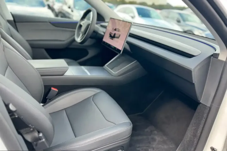 Tesla Model Y din 2025 cu 14.800 km - oferta TES210236 - foto 18
