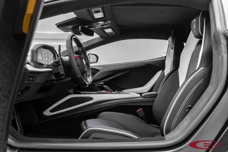 Lamborghini Revuelto din 2024 cu 5.000 km - oferta LAM210254 - foto 12