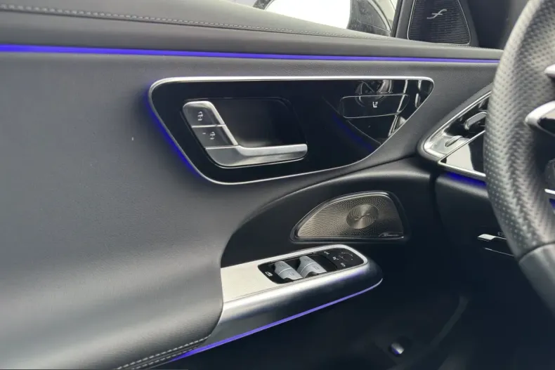 Mercedes-Benz E 220 (Clasa E) din 2024 cu 25.346 km - oferta MER210270 - foto 12